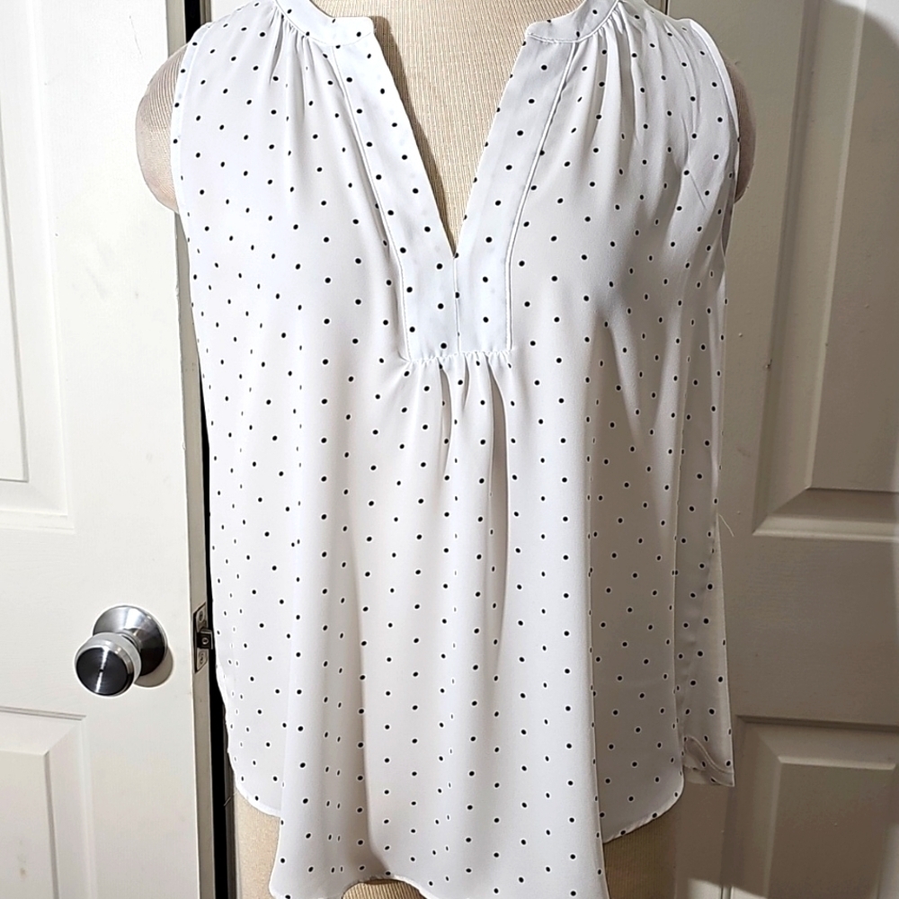 Loft White Polka Dot‎ Sleevless Top. Size Small. Henley Style.